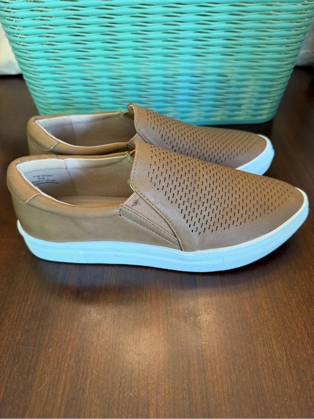 Brinley Co. Women's Comfort Laser-Cut Sneaker SZ 7 Color Caramel Brown